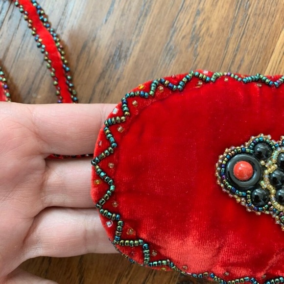 Red and black beaded velvet wristlet - Picture 2 of 5